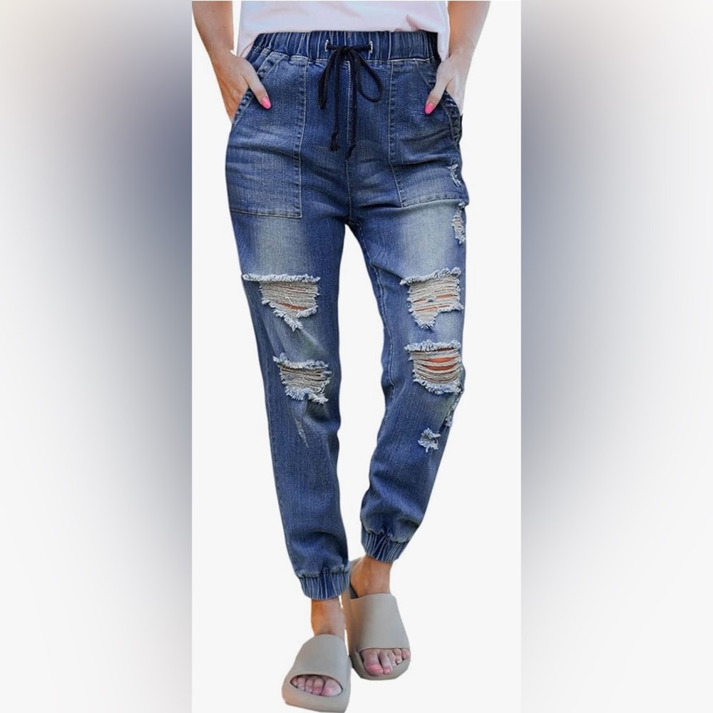 Denim elastic ripped jeans. Medium size. Brand new.